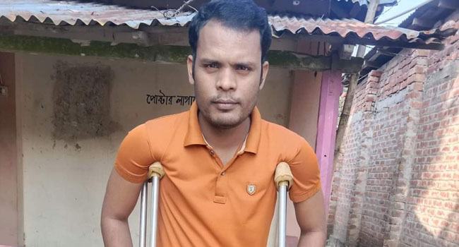 অর্থের অভাবে চিকিৎসা বন্ধ পীরগঞ্জের সাংবাদিক আইনুলের