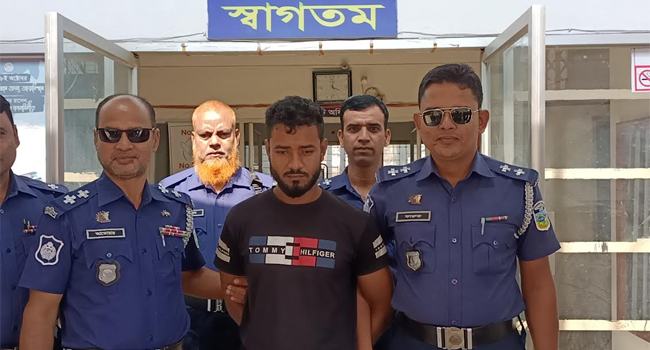 হালুয়াঘাটে বাসে নারী ধর্ষণ, পুলিশের প্রেস ব্রিফিং