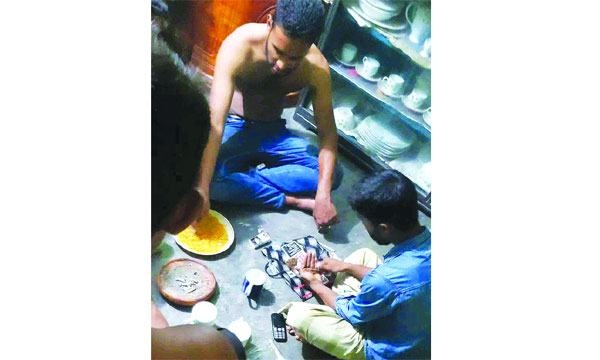 লালপুরে ছাত্রলীগ নেতার মাদক সেবনের ছবি ভাইরাল