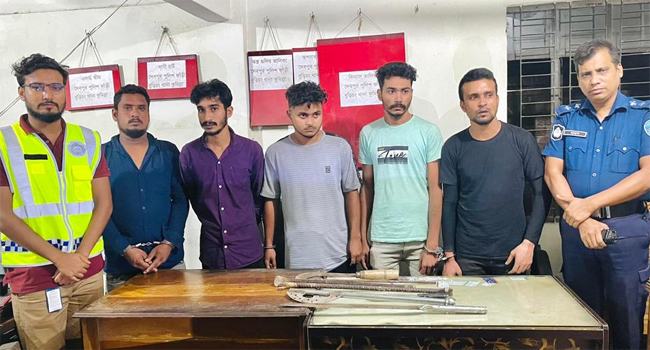 বুড়িচংয়ে ডাকাতির প্রস্তুতি কালে আন্তঃজেলা ৫ ডাকাত আটক