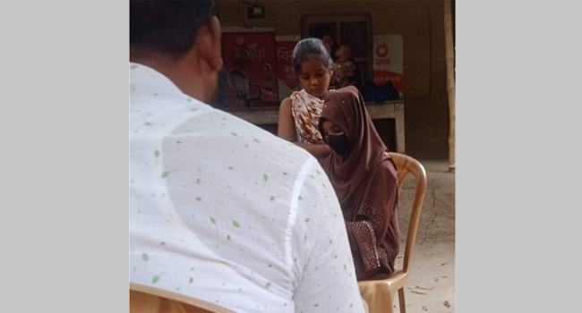 রাজশাহীতে বিয়ের নামে প্রতারণার অভিযোগ কলেজছাত্রীর অনশন