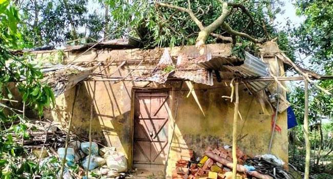 আগাম সতর্কতা দিতে ব্যর্থ আবহাওয়া অফিস, লণ্ডভণ্ড কক্সবাজার