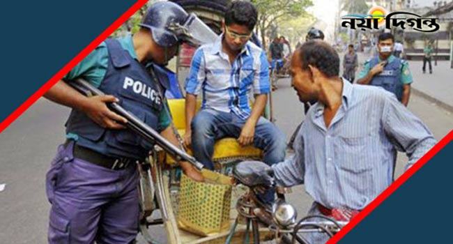 সাভারে ঢাকা-আরিচা মহাসড়কে পুলিশের চেকপোস্ট-তল্লাশি