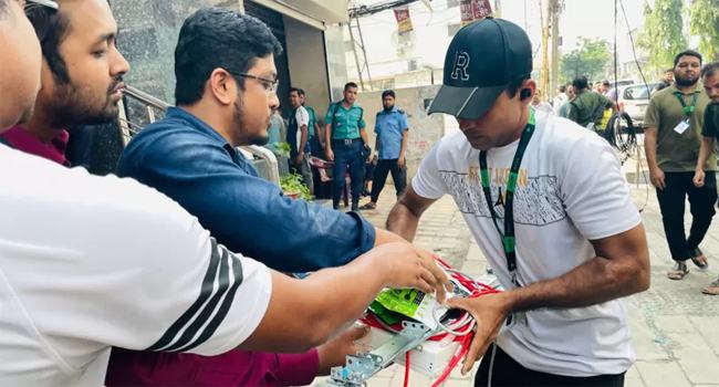 একটি ভবনের আগুনে সারাদেশে ইন্টারনেট সেবা কেন বিপর্যস্ত?