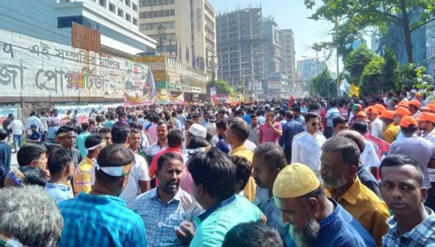 জনতার স্রোত ঢুকছে নয়াপল্টন