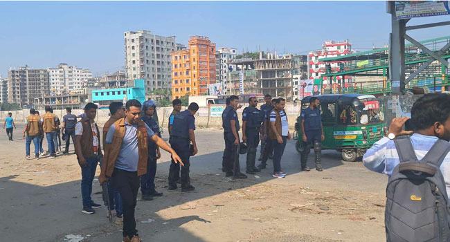 ঢাকা-চট্টগ্রাম মহাসড়কে যানবাহন চলাচল সীমিত, দুর্ভোগে সর্বসাধারণ