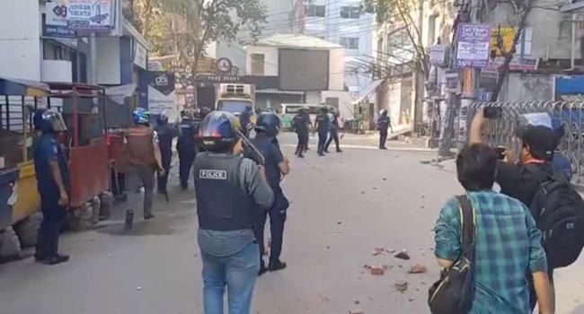 নারায়ণগঞ্জে পুলিশ-বিএনপি সংঘর্ষ, গুলিবিদ্ধ ৫