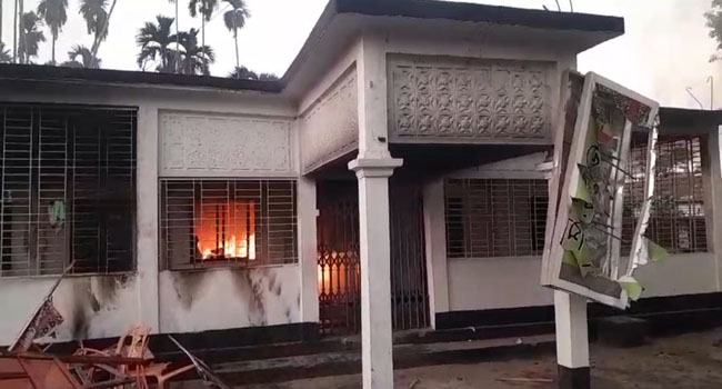 লালমনিরহাটে জেলা বিএনপির কার্যালয় ভাঙচুর ও অগ্নিসংযোগ