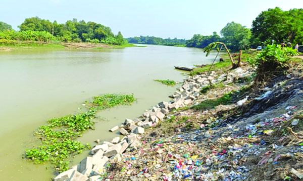 মিরসরাইয়ে ফেনী নদীতে বিলীন সড়ক