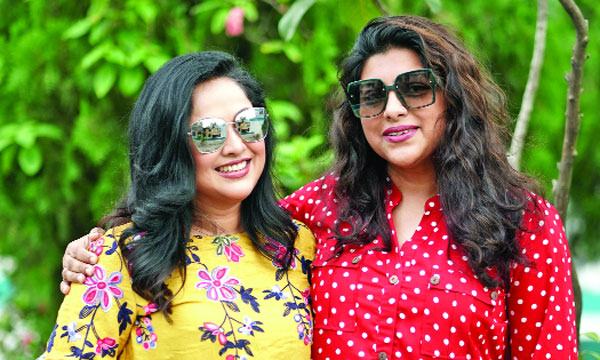 এখনো আছেন নাদিয়া সরে এলেন মৌ