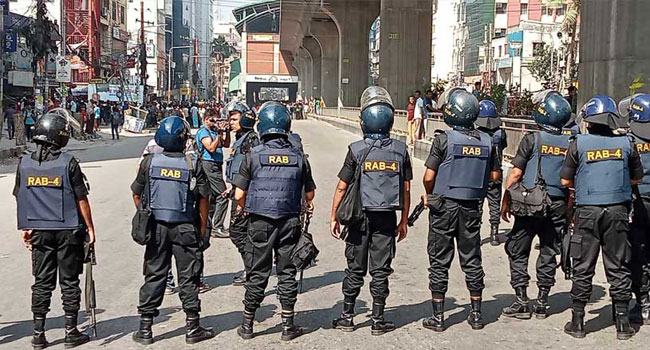 মিরপুরে পোশাক শ্রমিক-আ’লীগ-পুলিশ ত্রিমুখী সংঘর্ষ