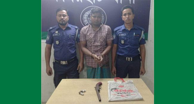 নোয়াখালীতে শপিং ব্যাগে মিলল এলজি-গুলি, ডাকাত গ্রেফতার