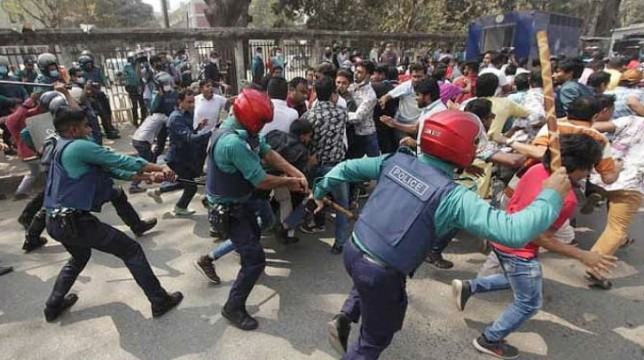 ধামরাইয়ে মহাসড়কে ২ বাস ভাঙচুর, আটক ১