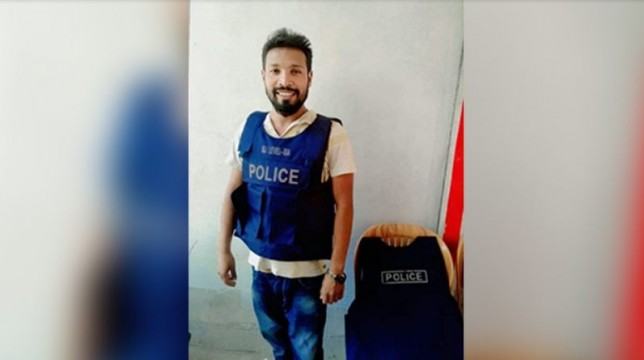 পুলিশের জ্যাকেট পরা স্বেচ্ছাসেবক লীগ নেতা!