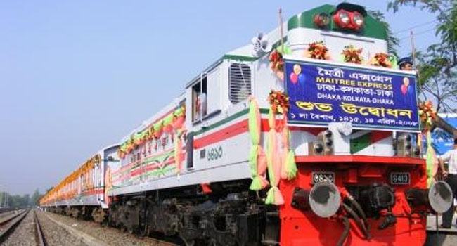 ঈশ্বরদীতে ঢাকা-কলকাতাগামী মৈত্রী এক্সপ্রেসে ককটেল হামলা