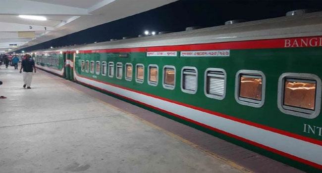 পদ্মা সেতু দিয়ে বাণিজ্যিক ট্রেন চলাচল শুরু