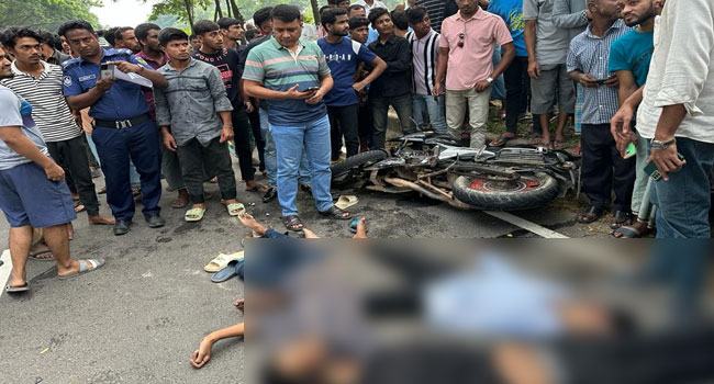 দাঁড়িয়ে থাকা ট্রাকে মোটরসাইকেলের ধাক্কা, ৩ স্কুলছাত্র নিহত