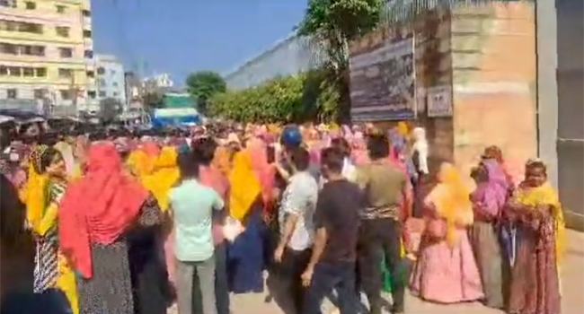 গাজীপুরে আবারো শ্রমিক বিক্ষোভ ও অগ্নিসংযোগ, আহত ৪