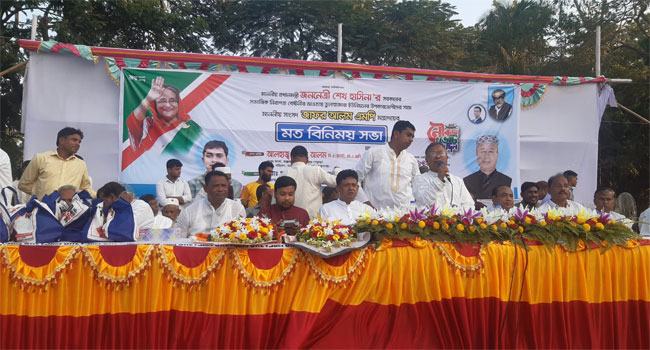 চকরিয়ায় উপকারভোগীদের সাথে এমপি জাফরের মতবিনিময়