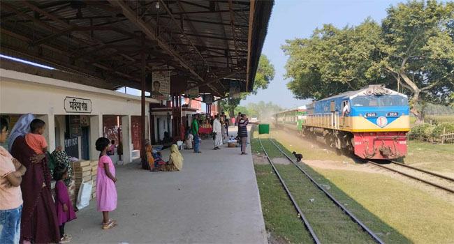 গাইবান্ধার মহিমাগঞ্জে ট্রেনে কাটা পড়ে মারা গেলেন স্টেশন মাস্টার