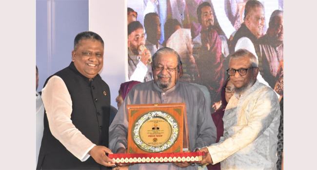 সিসিকের বিদায়ী মেয়র আরিফের স্থলাভিষিক্ত হলেন আনোয়ারুজ্জামান