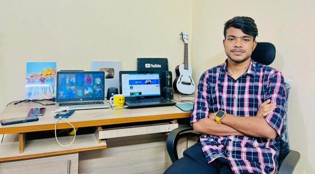 গ্রাম থেকে উঠে এসে সফল কনটেন্ট ক্রিয়েটর আব্দুল্লাহ আল রিয়াদ