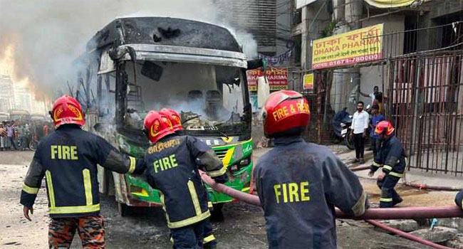রাজধানীর শাহজাদপুরে রাইদা পরিবহনে আগুন