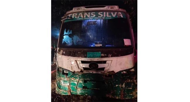রাজধানীর মিরপুরে দাঁড়িয়ে থাকা বাসে অগ্নিসংযোগ