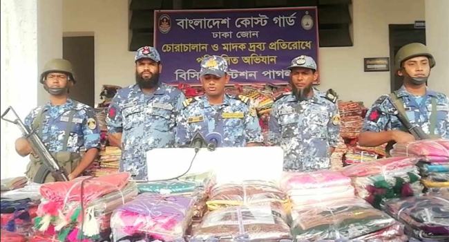 সিদ্ধিরগঞ্জে ৬ কোটি টাকার ভারতীয় শাড়ি ও কসমেটিক্স উদ্ধার