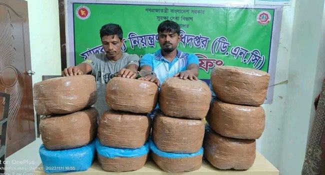 দুমকিতে গাঁজাসহ ২ যুবক আটক