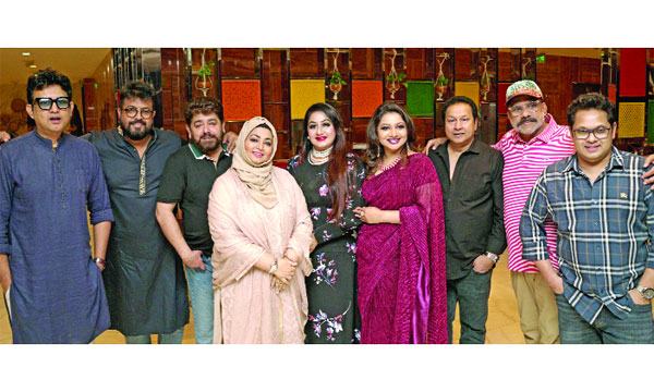 শিল্পীর আহ্বানে গল্পে উঠে এলো নব্বই দশক