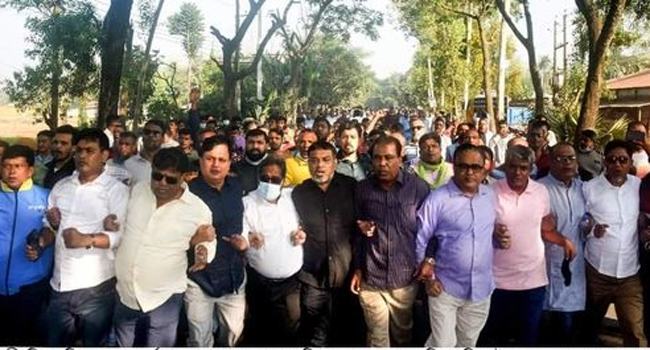 বগুড়ায় বিএনপি জামায়াতের মহাসড়ক অবরোধ