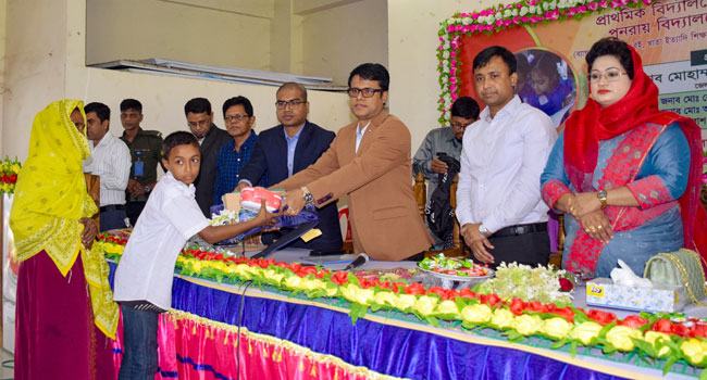 ঝরে পড়া ৩০ শিশুকে স্কুলে ফেরাল মাগুরা জেলা প্রশাসন
