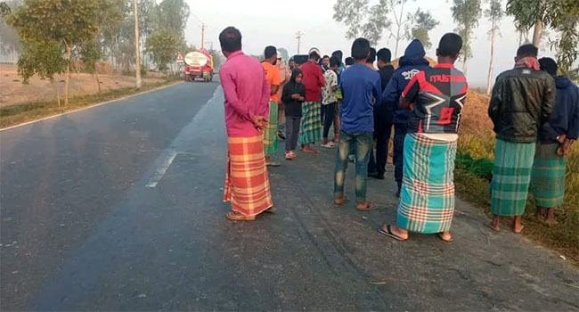 জয়পুরহাটে সড়কে পাশে নারীর লাশ উদ্ধার