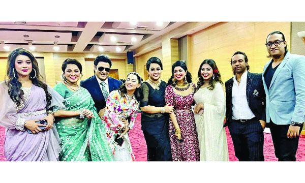 জাতীয় চলচ্চিত্র পুরস্কার প্রদানে মুগ্ধতা ছড়ালেন তারা