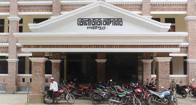 লক্ষ্মীপুরে বিচারকের নির্দেশে কাঠগড়ায় আসামিকে থাপ্পড়!