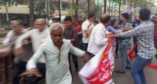 নারায়ণগঞ্জে বাম জোটের মিছিলে পুলিশের লাঠিচার্জ, আহত ২০