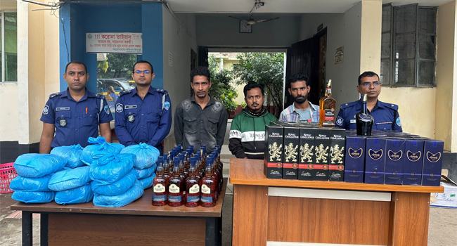 মিরসরাইয়ে পাচারের সময় ভারতীয় মদ ও গাঁজাসহ আটক ৩