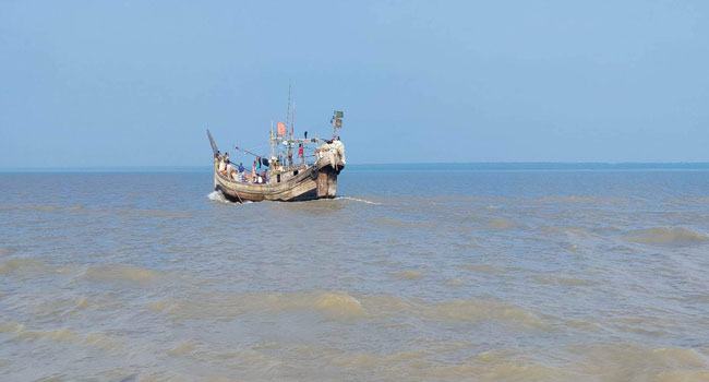 মিধিলি প্রভাবে ট্রলারডুবি : উদ্ধার ৪, নিখোঁজ ৮