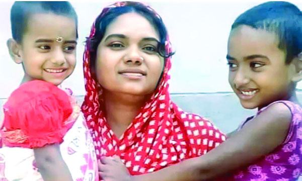 হোসেনপুরে স্ত্রী ও দুই মেয়েকে কবর দিলেন প্রবাসী মঞ্জিল মিয়া