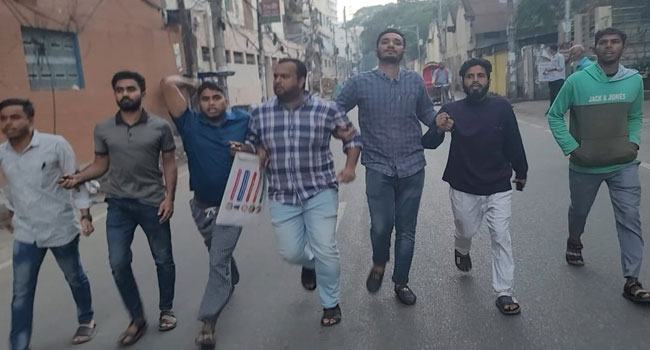 হরতালের সমর্থনে শাহবাগ থানা ছাত্রদলের মিছিল