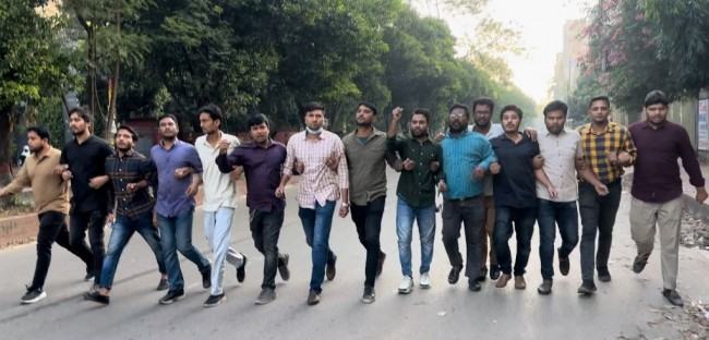 হরতালের সমর্থনে জিগাতলায় ছাত্রদলের মিছিল