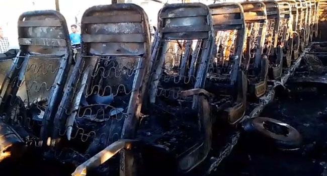 নাটোরে দাঁড়িয়ে থাকা বাসে দুর্বৃত্তের আগুন