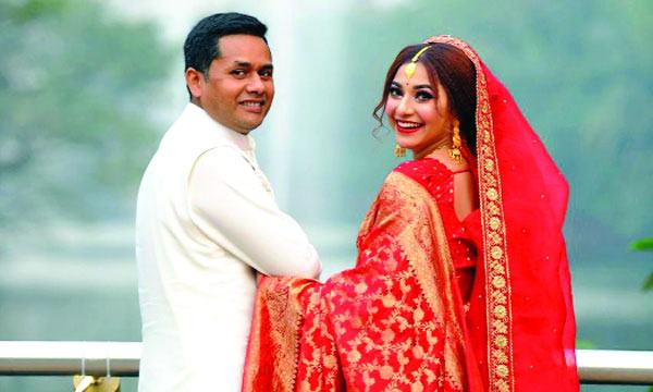 বিয়ে করলেন লিজা
