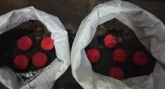 যশোরের বেনাপোল থেকে ২১টি ককটেল উদ্ধার