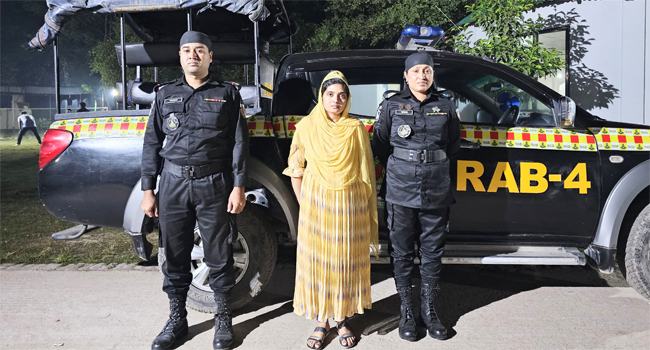 আশুলিয়ায় পরকীয়ায় স্বামী হত্যার দায়ে স্ত্রী গ্রেফতার