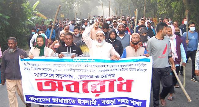 বগুড়ায় অবরোধে পুলিশ পাহারায় ট্রাক-যান চলাচল, ৪৮ ঘণ্টায় গ্রেফতার ২০