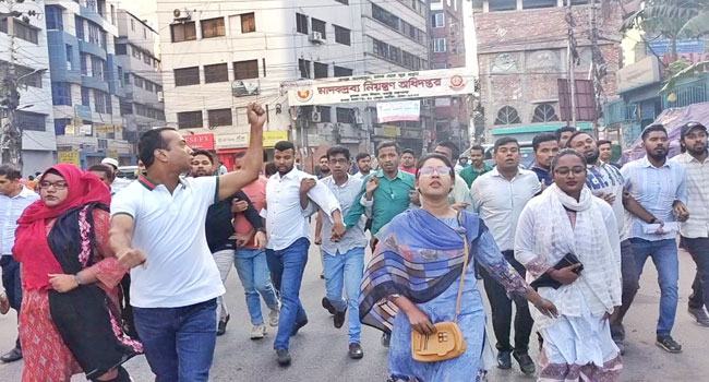 অবরোধের সমর্থনে ছাত্রদলের মিছিল