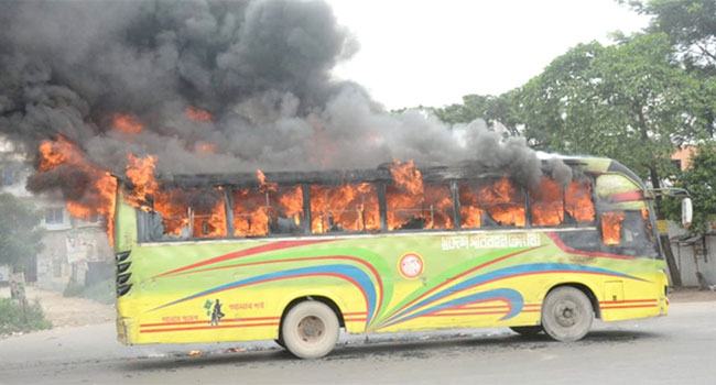গত ২৪ ঘণ্টায় পোড়ানো হয়েছে ১০টি গাড়ি : ফায়ার সার্ভিস
