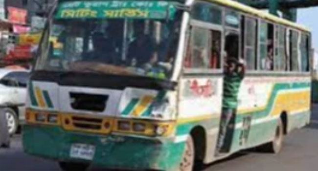 রাজধানীর দোলাইপাড়ে তুরাগ পরিবহনের বাসে আগুন